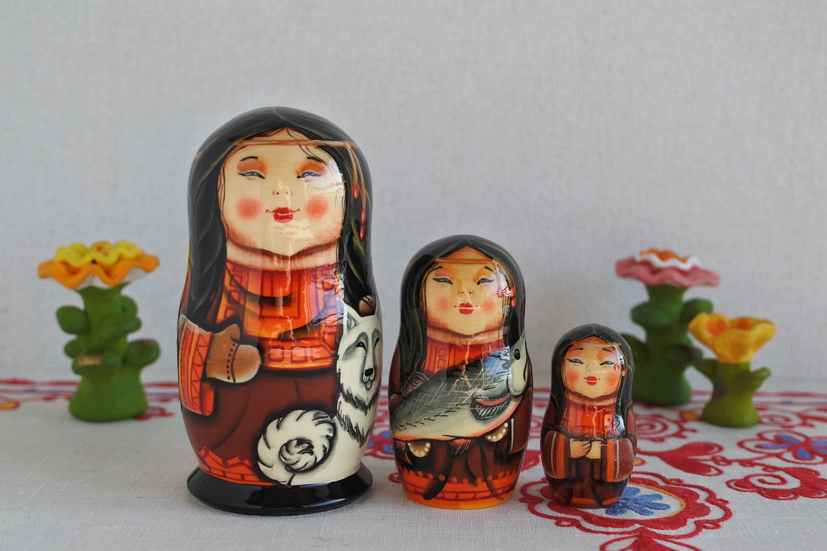 マトリョーシカ ナナイ族 3ピース ロシア民芸品 木製人形 ロシア雑貨