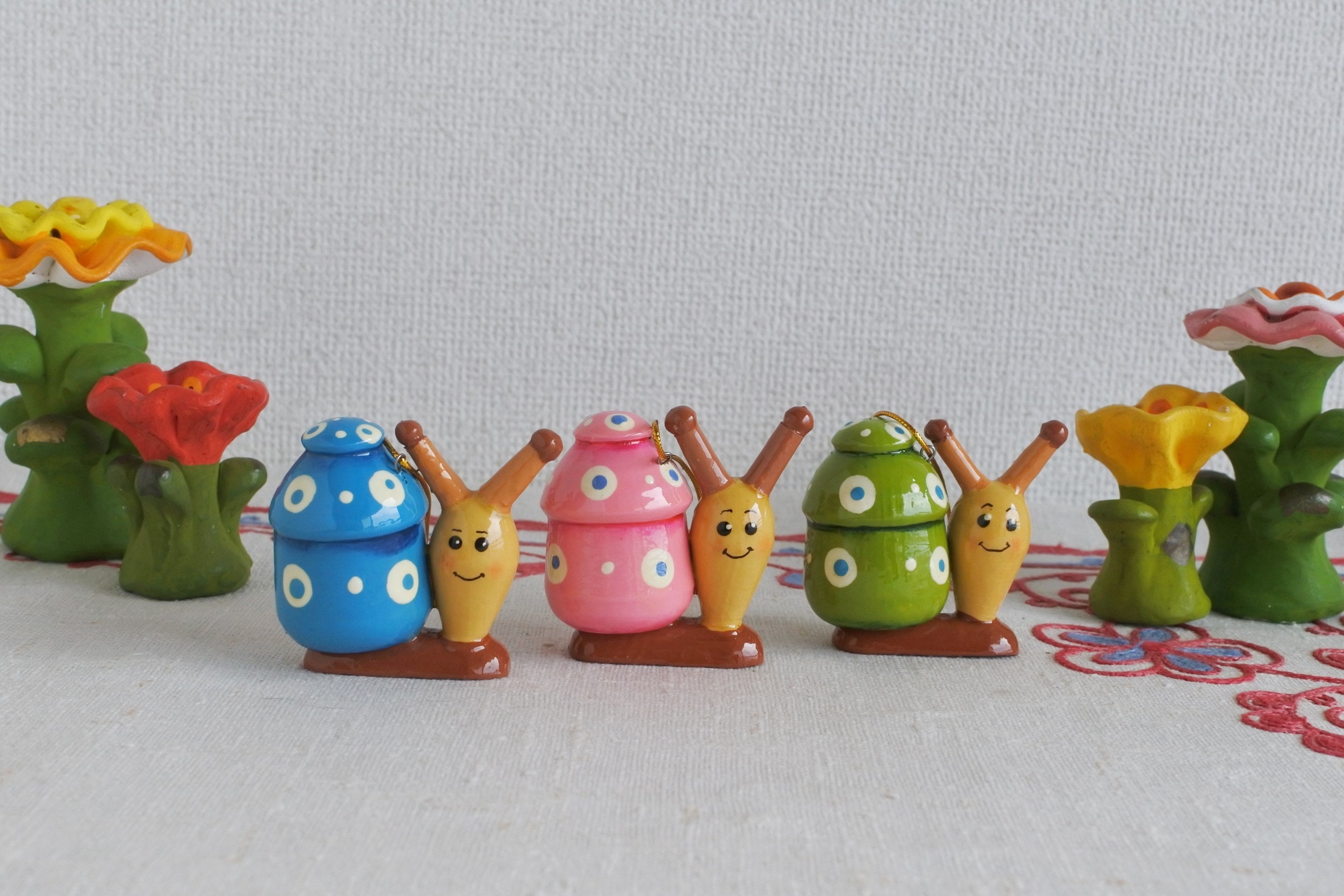 木の人形 かたつむり ブルー ピンク グリーン オーナメント