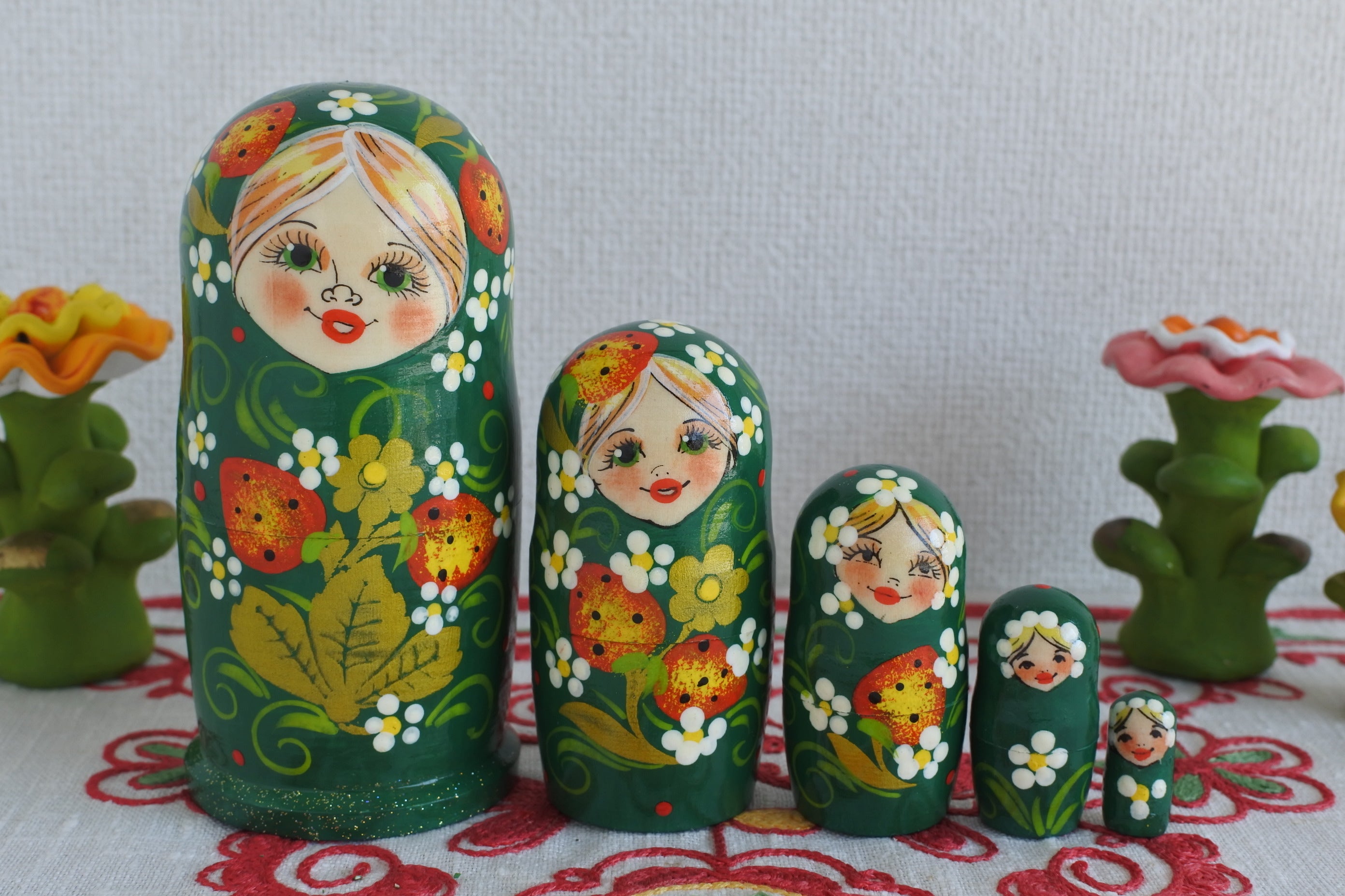 マトリョーシカ ロシア民芸品 5ピース ストロベリー グリーン ロシア