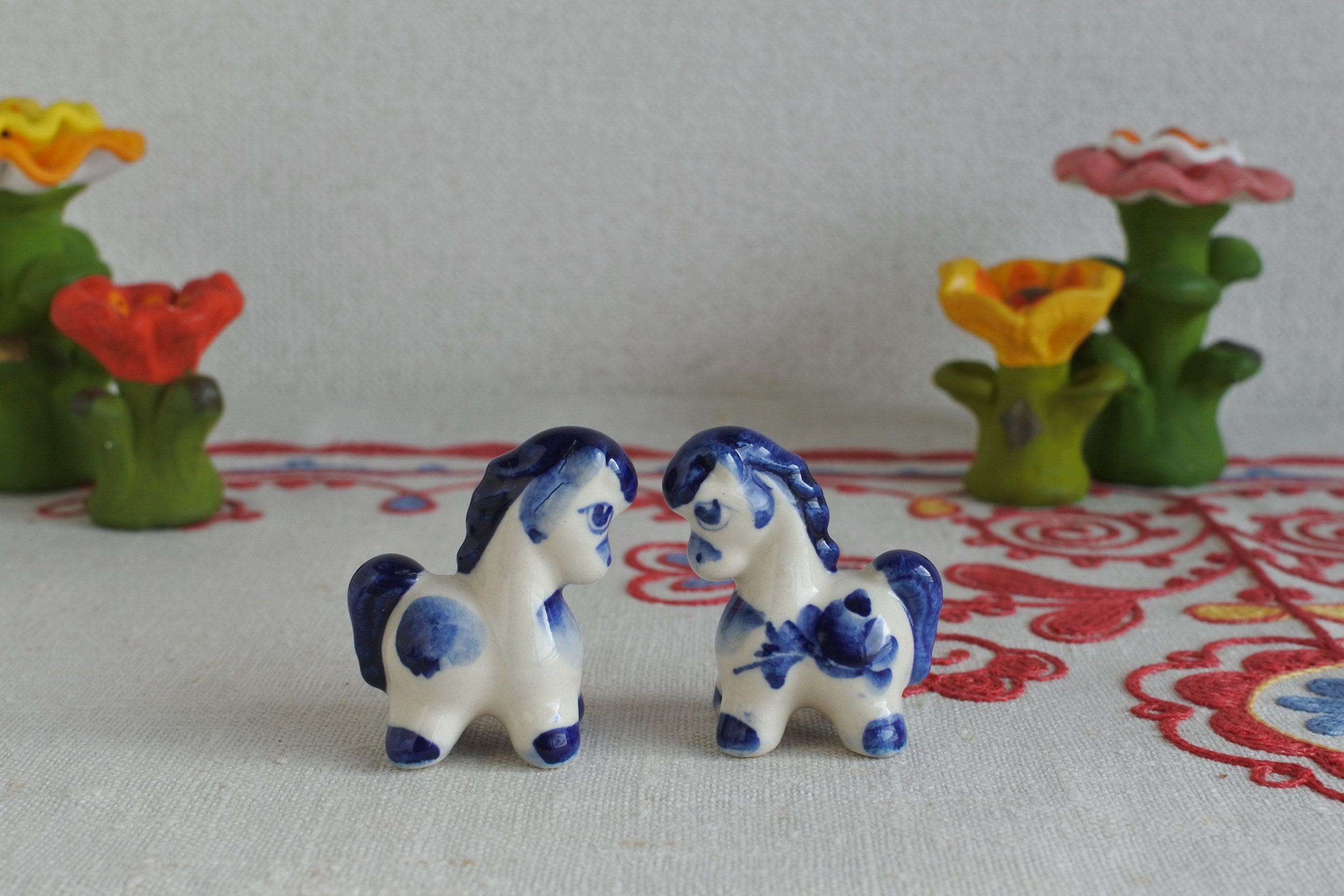 2026年干支午 グジェリ陶器 藍色のコーニ 馬 ロシア雑貨いりえのほとり