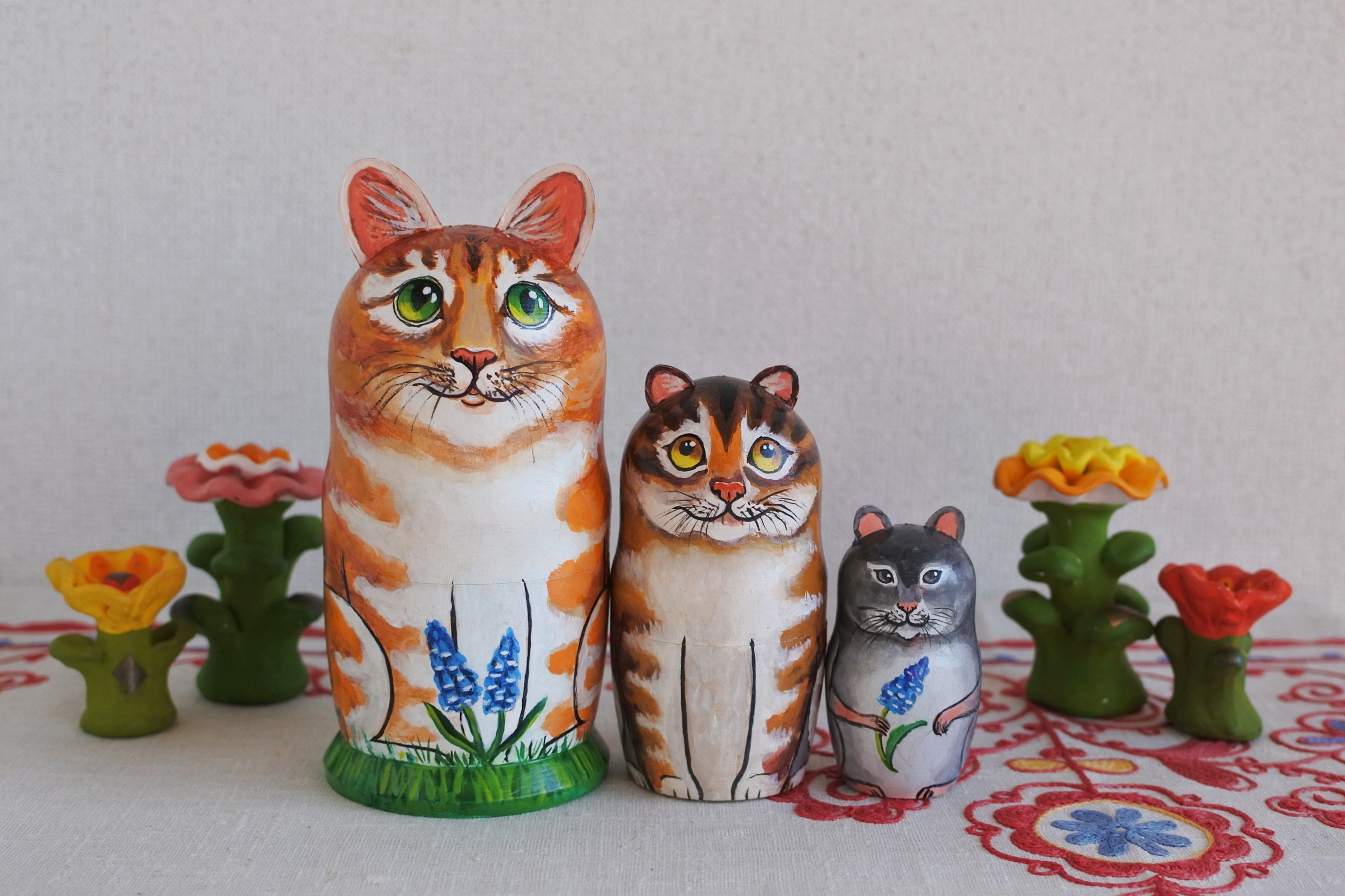ロシア雑貨 マトリョーシカ ～ モダンな縞シマ模様の猫 3ピース マトリョーシカ 春ネコ 3ピース 猫マトリョーシカ ネズミ ロシア雑貨い