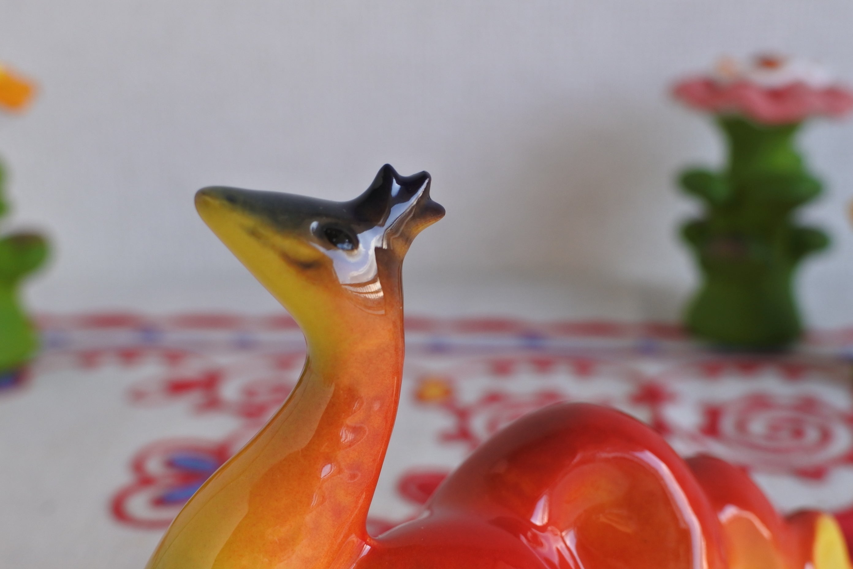 ロモノーソフ陶磁器 ヘビの女王 RED 陶磁器人形 ロシア雑貨い