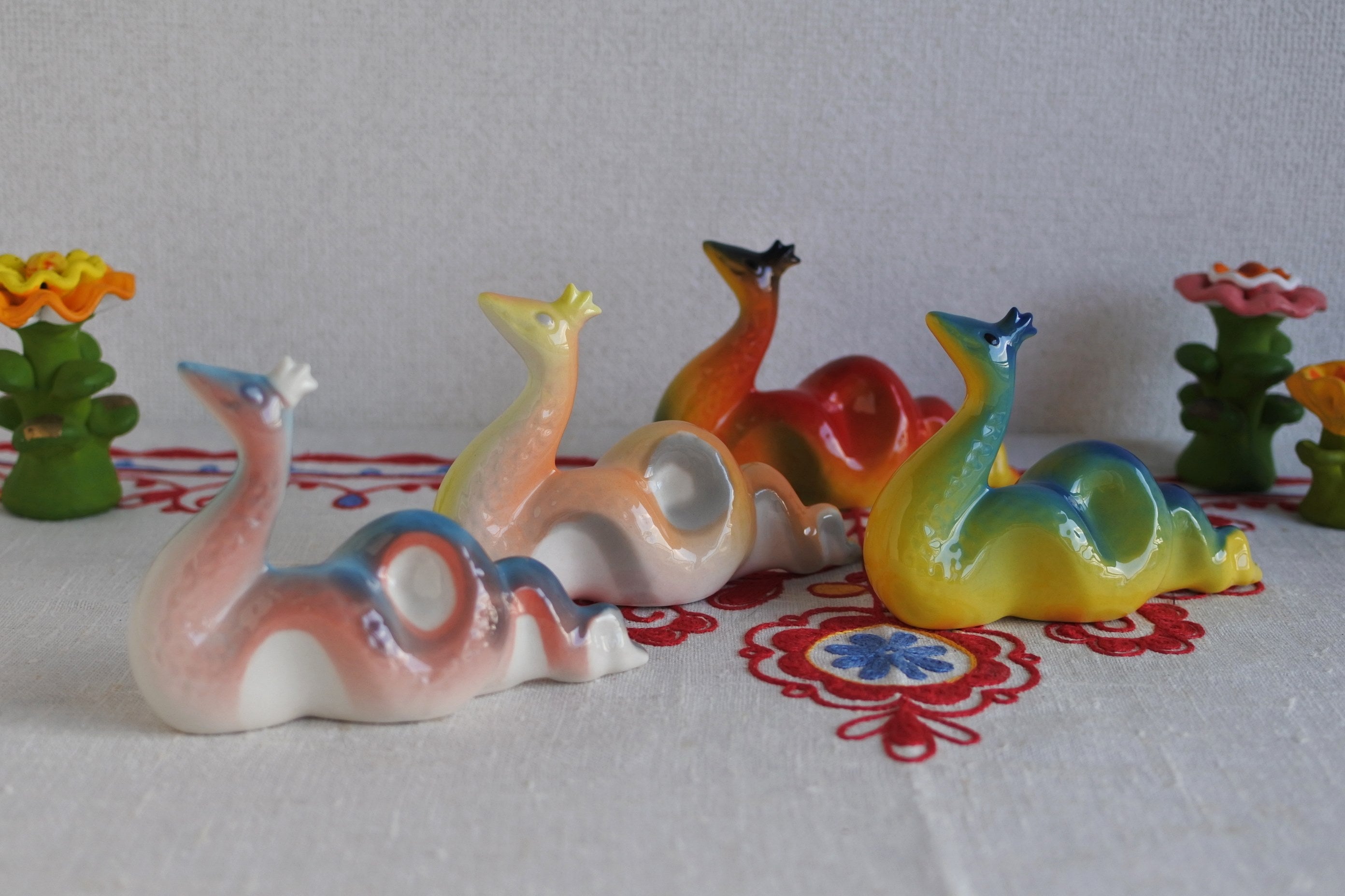 ロモノーソフ陶磁器 ヘビの女王 RED 陶磁器人形 ロシア雑貨いりえの