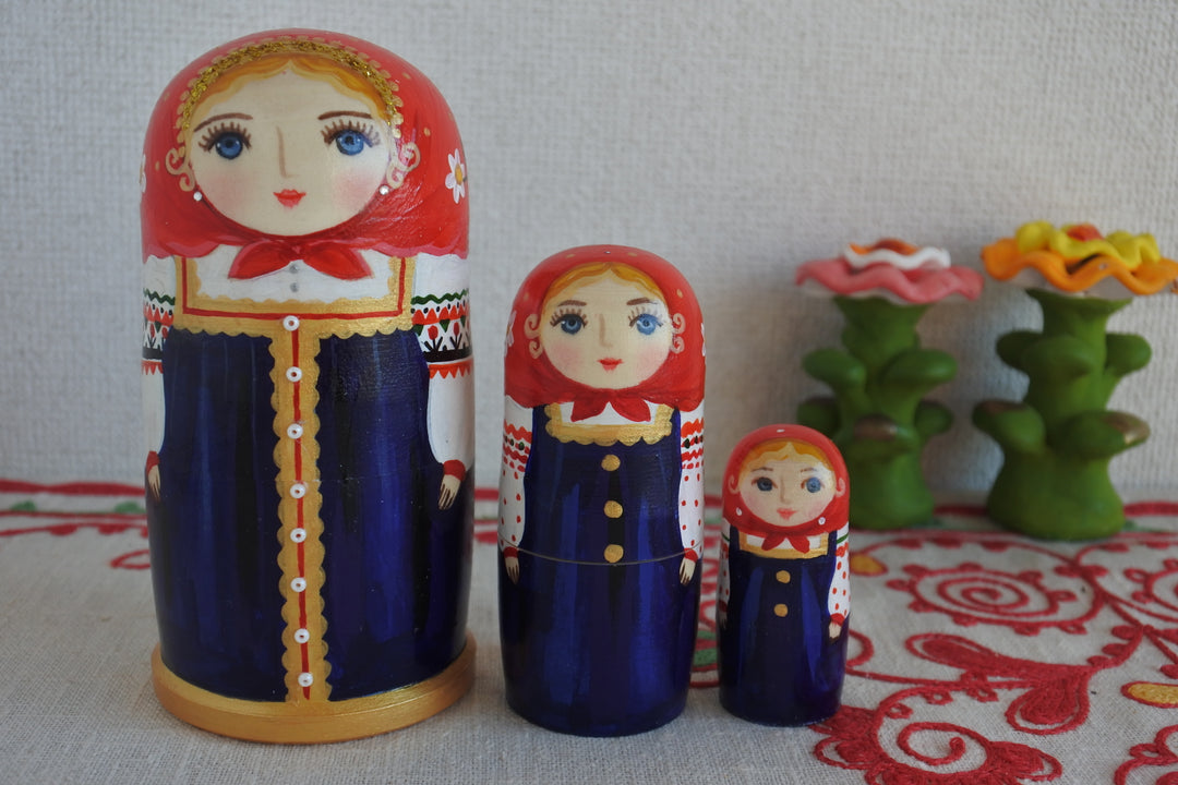 ナターリャ・ウリヤーノワのマトリョーシカ　スモーレンスクの3姉妹　3P