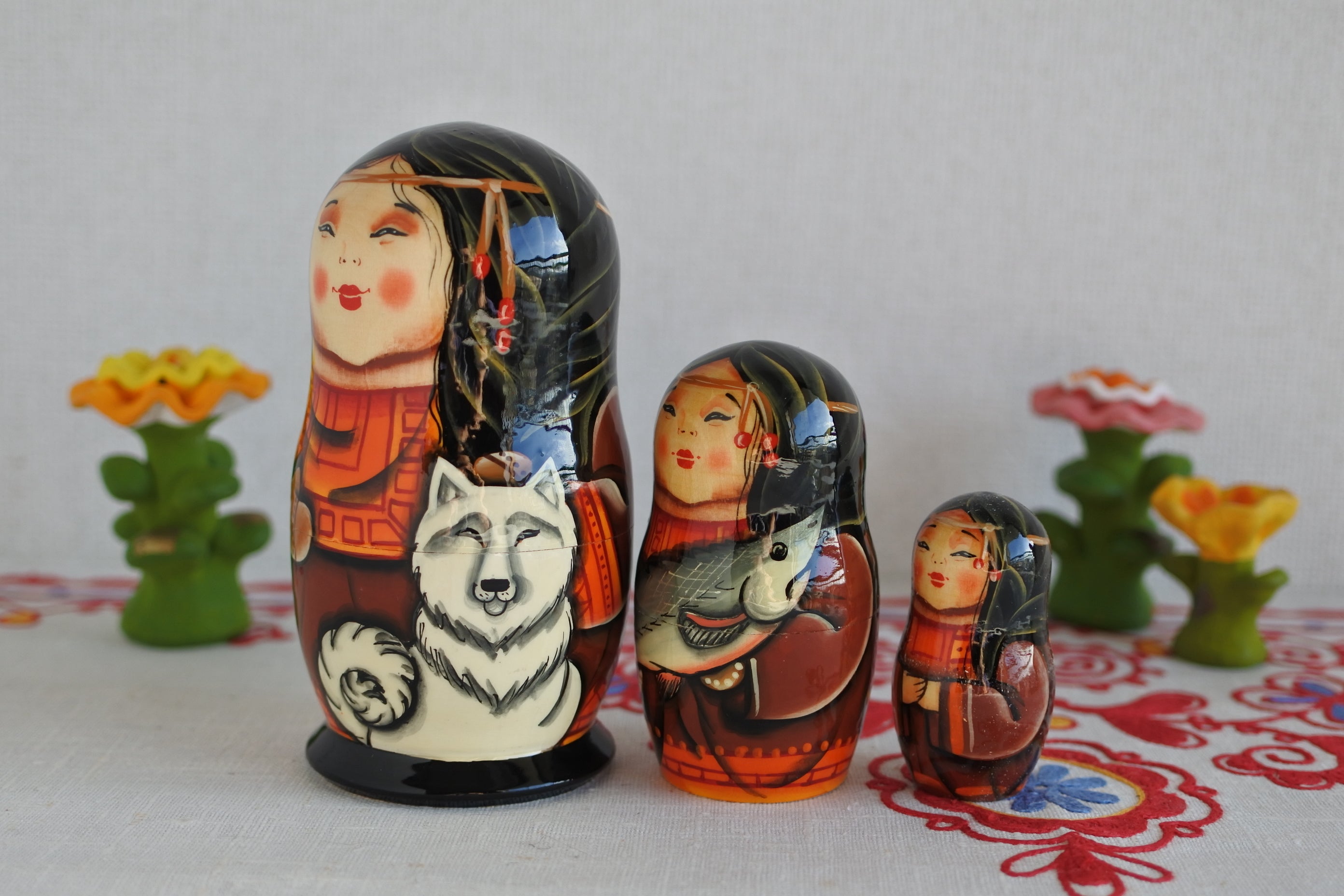 マトリョーシカ ナナイ族 3ピース ロシア民芸品 木製人形 ロシア雑貨