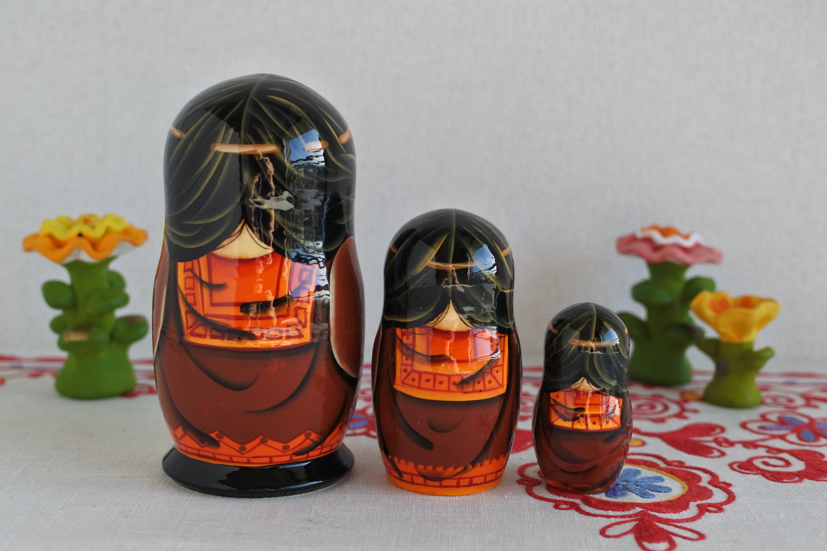 マトリョーシカ ナナイ族 3ピース ロシア民芸品 木製人形 ロシア雑貨