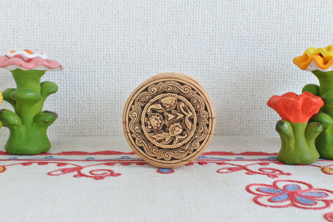 白樺細工ベレスタ　小箱　緋色の花
