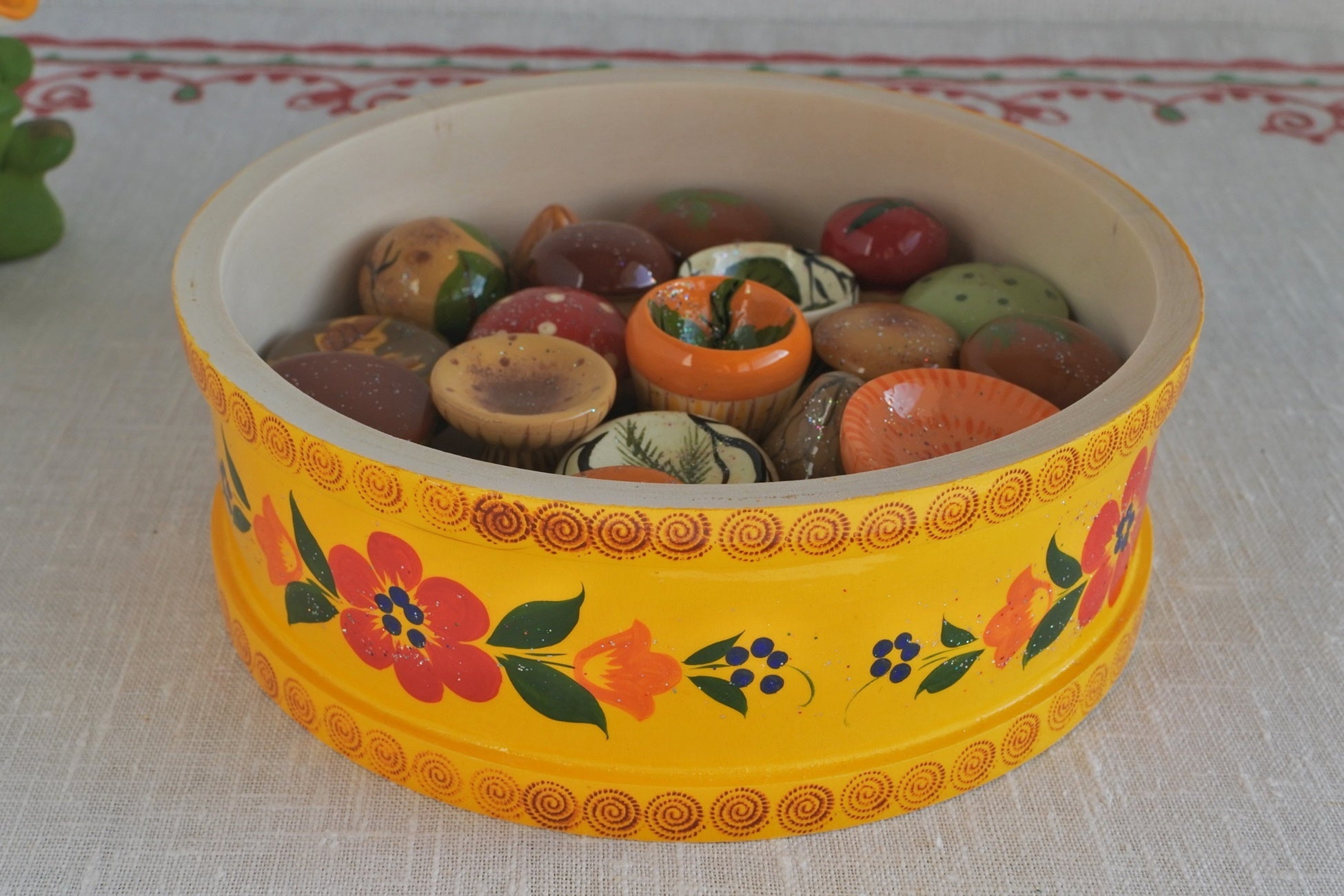 キノコの玉手箱 キノコの木箱 20種類の木製キノコ ロシア民芸品 ロシア