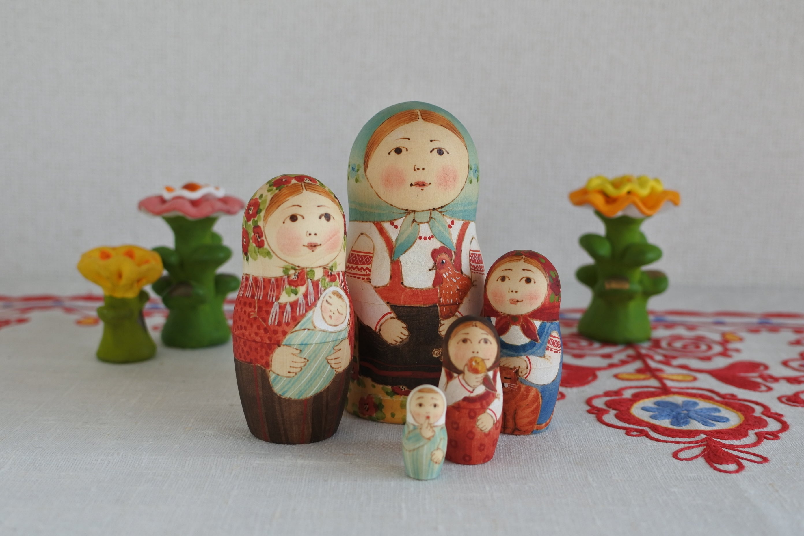 オーリャ・ロバノワのマトリョーシカ 農家の家族 5ピース ウッド