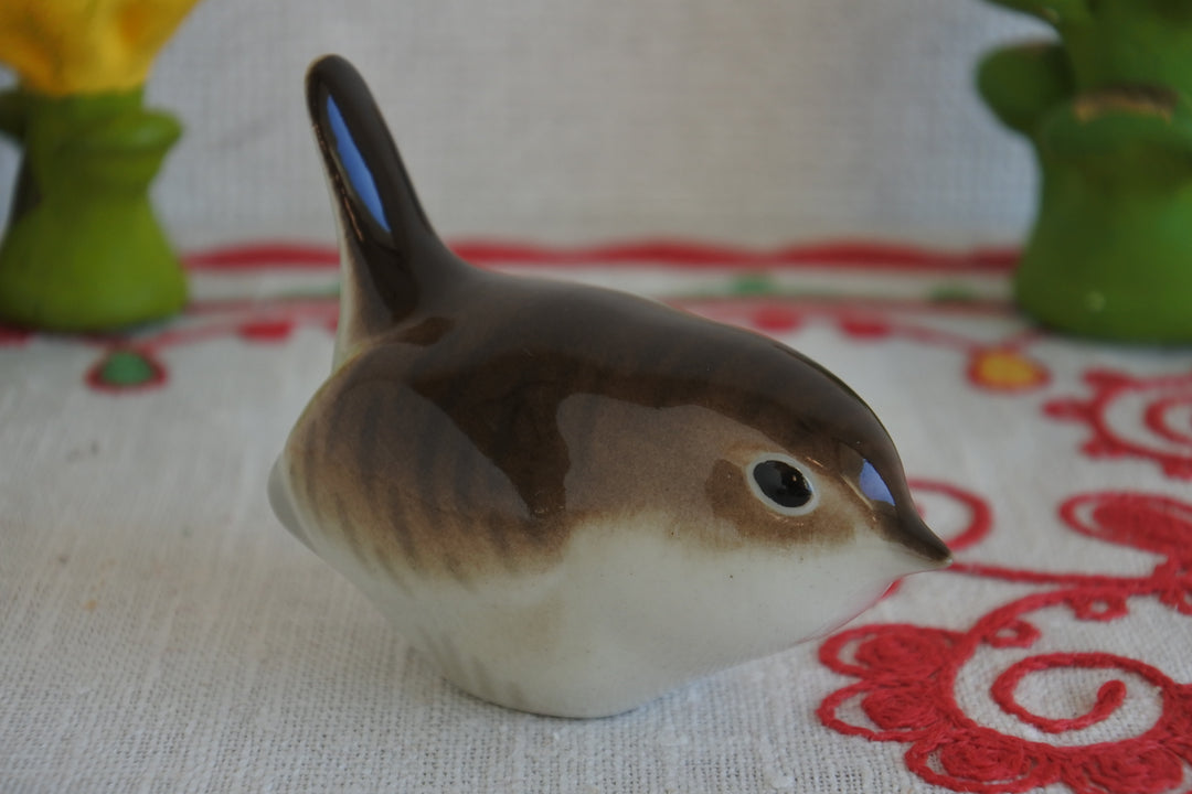 ロモノーソフ陶磁器　鳥　ミソサザイ-A