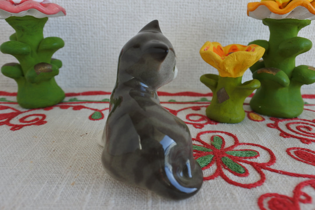 ロモノーソフ陶磁器　フィギア　黒猫のひなたぼっこ