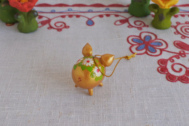 木の人形 　花とぶたさん