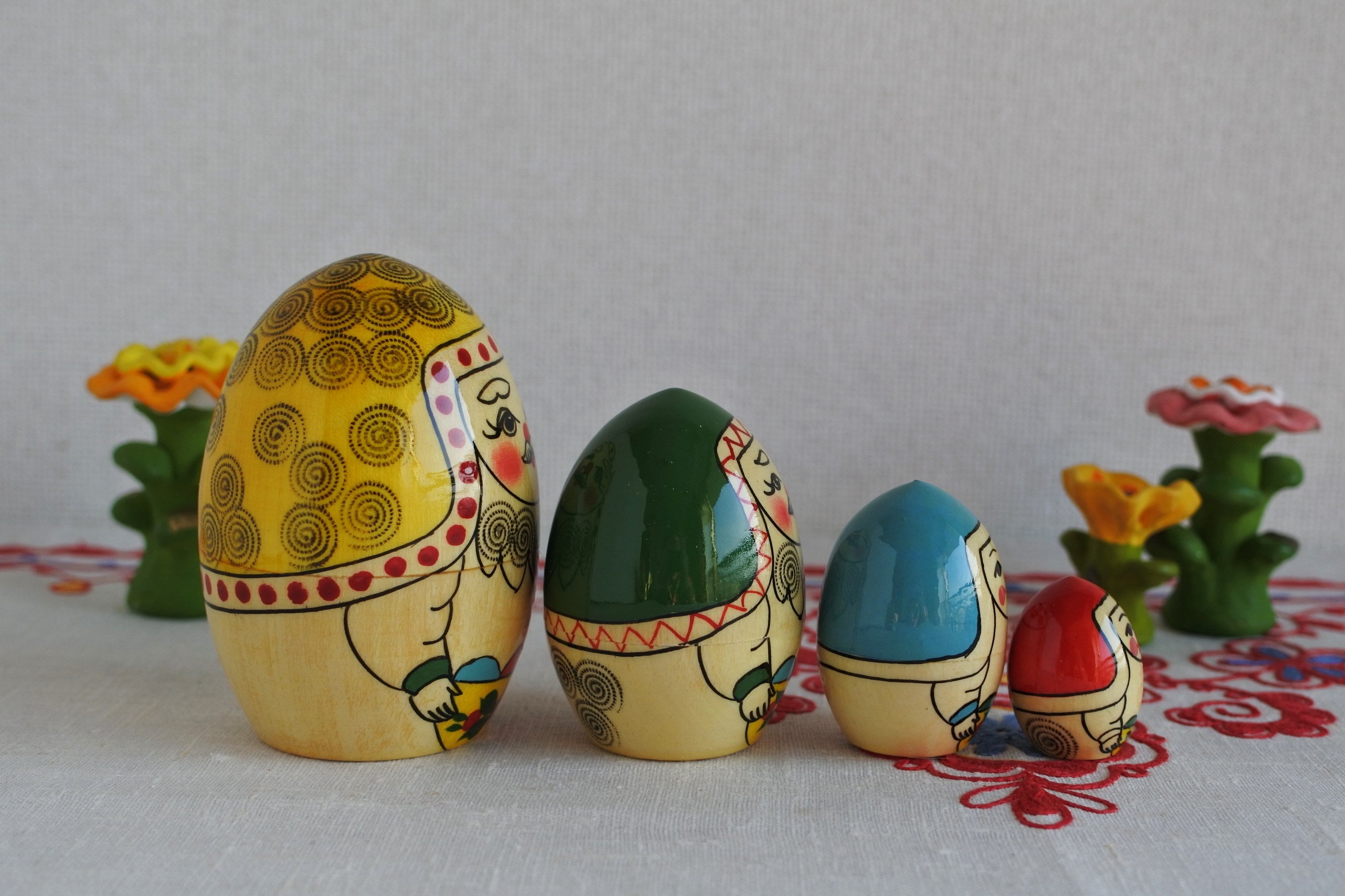 マトリョーシカ 復活祭のたまごの王様 4ピース 卵型マトリョーシカ