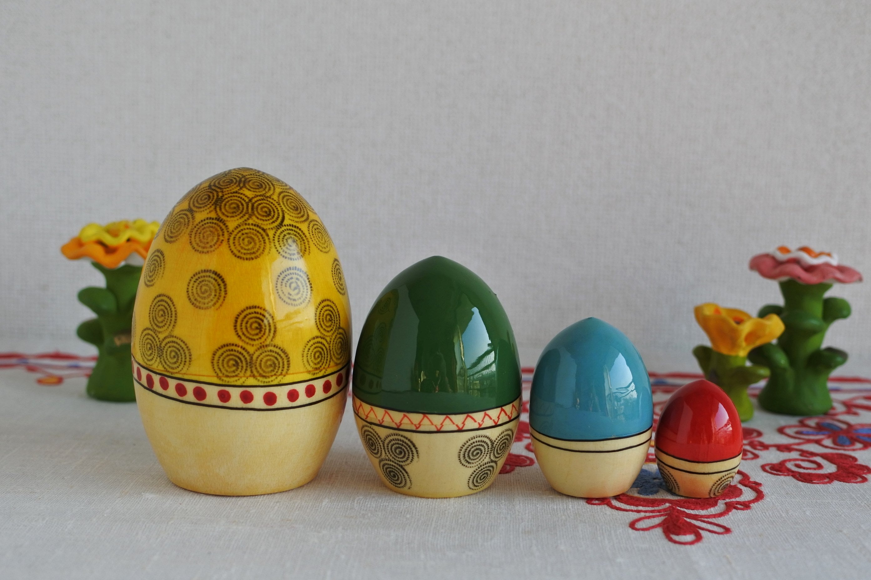 マトリョーシカ 復活祭のたまごの王様 4ピース 卵型マトリョーシカ