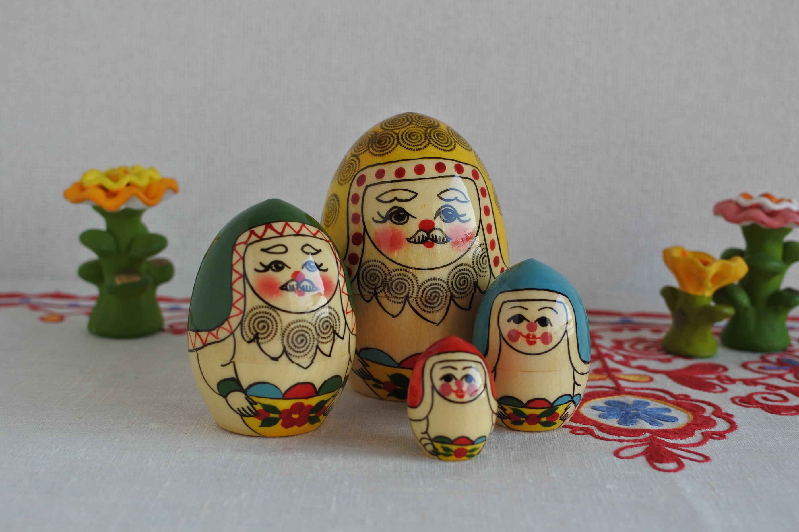 マトリョーシカ 復活祭のたまごの王様 4ピース 卵型マトリョーシカ