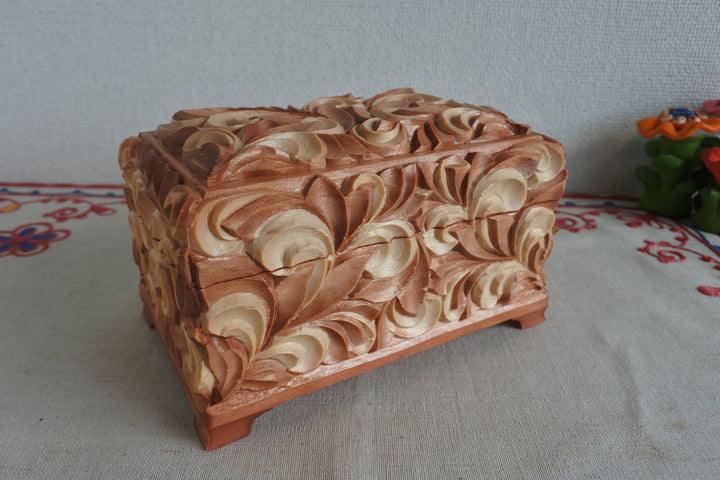 ワーリャおじさんの木彫りの箱（大）