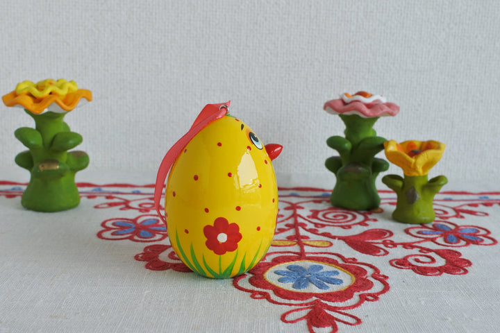 復活祭のオーナメント　花畑のヒヨコ