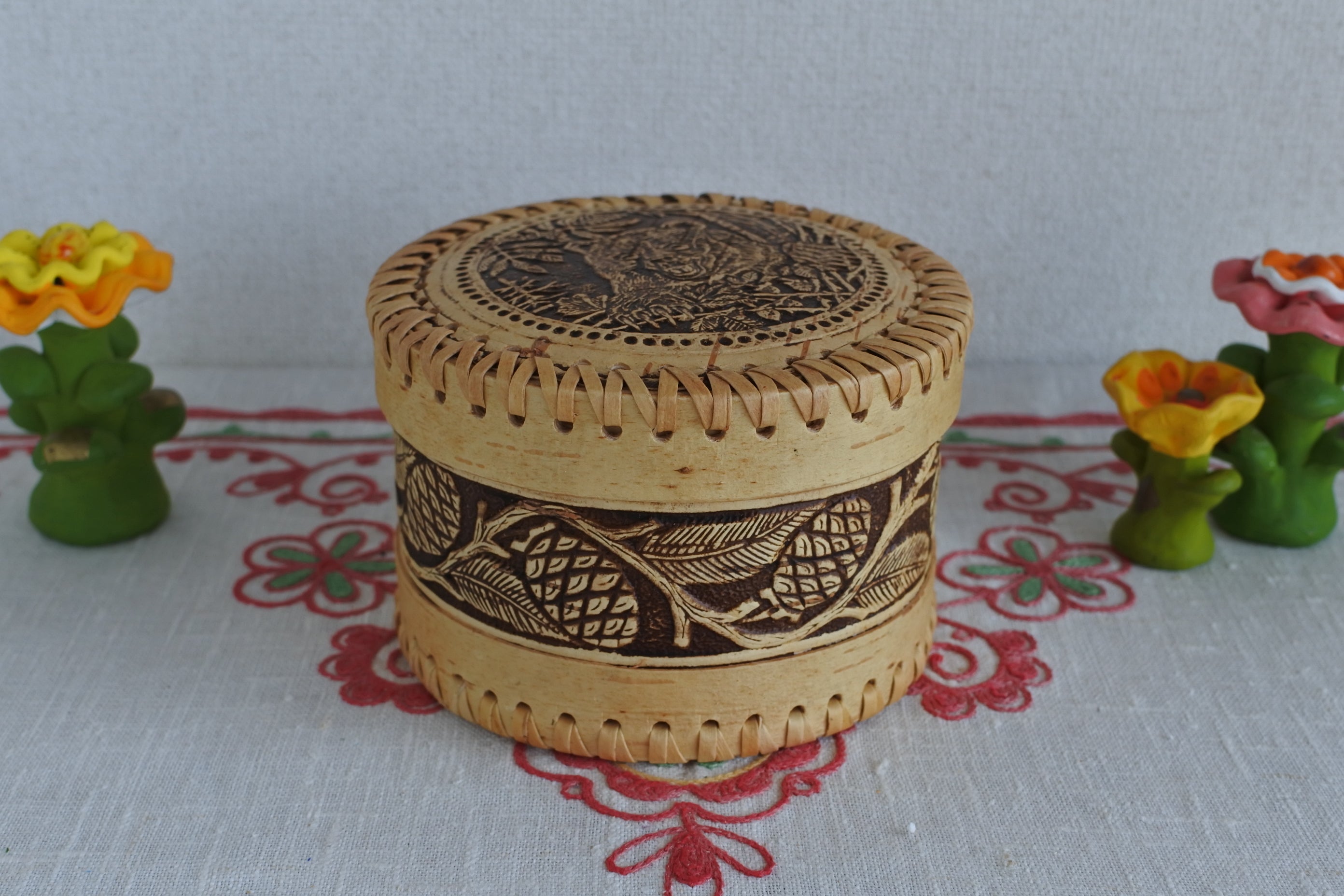 玳瑁斑文　中国　瓶　まだら模様　木箱入り 白樺細工 ベレスタ シベリアのヒグマ 小箱 木の箱 白樺樹皮 ロシア雑貨