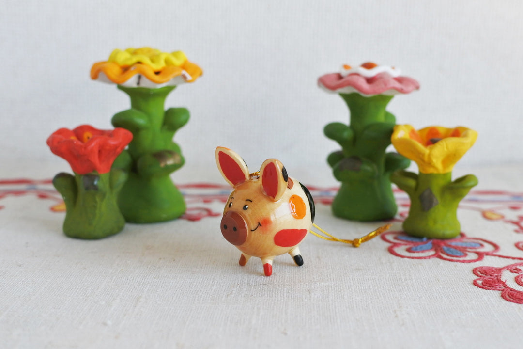 木の人形 　花とぶたさん
