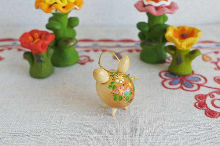 木の人形 　花とぶたさん