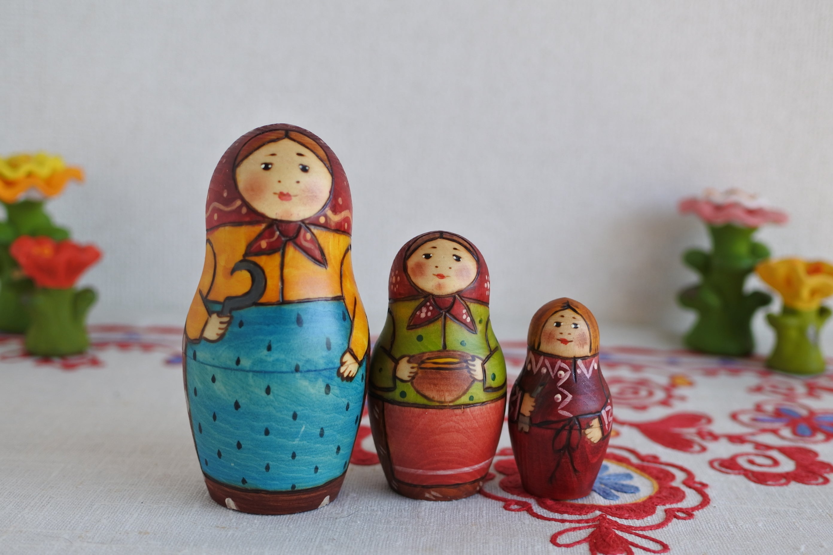 1900年復刻版マトリョーシカ 8ピース やまぶき色のプラトーク 一番最初