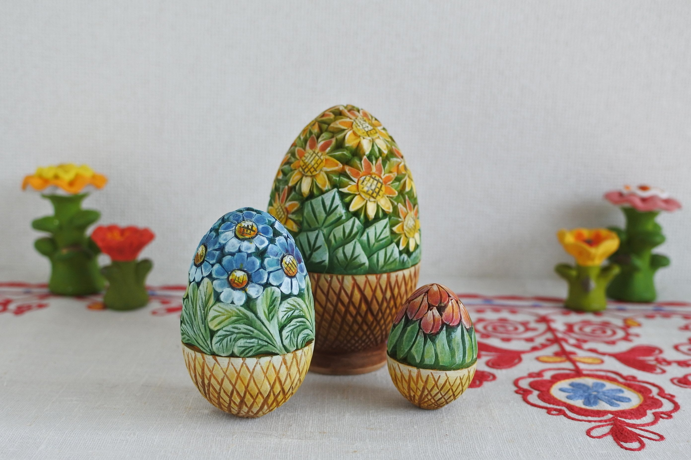 ロシア雑貨☆エッグ型カービングマトリョーシカ(3P)フラワーバスケット