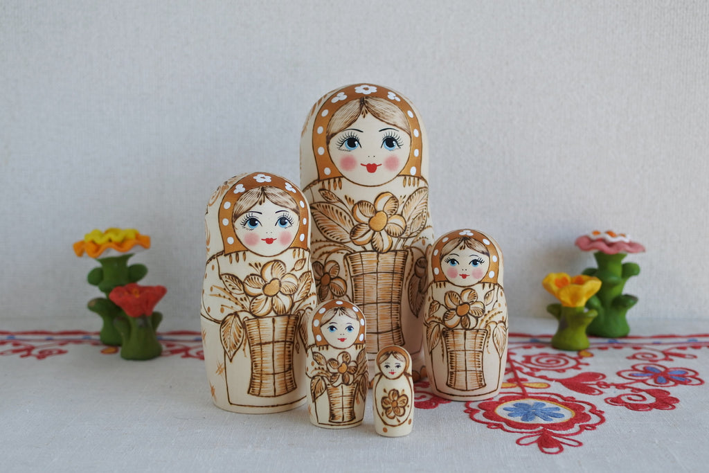 ロシア雑貨☆ウッドバーニングマトリョーシカ5Pミラ作 男の子&馬