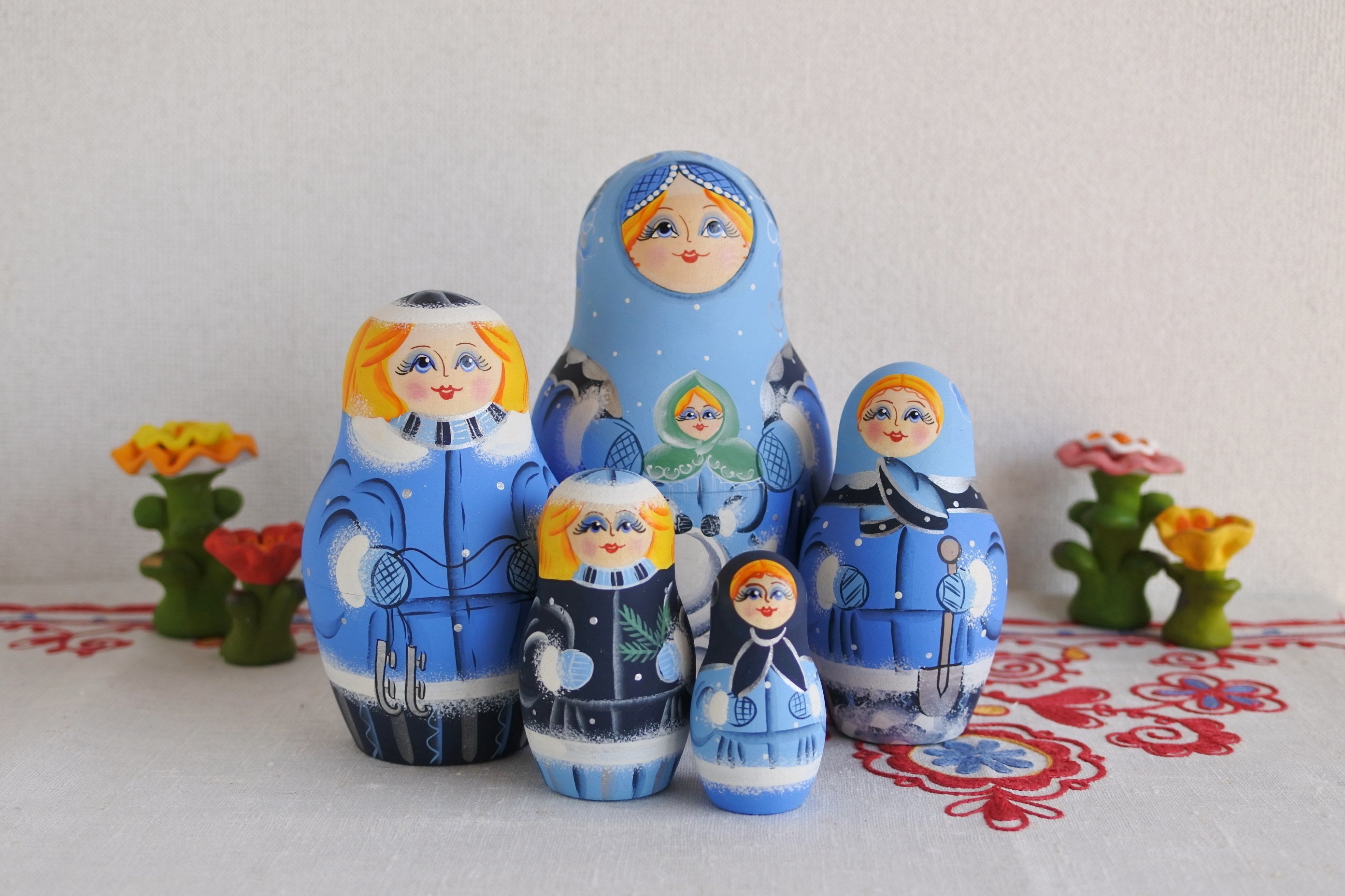 ロシア雑貨 イリーナ・ゾリナ マトリョーシカ 水色の民族衣装 ロシア