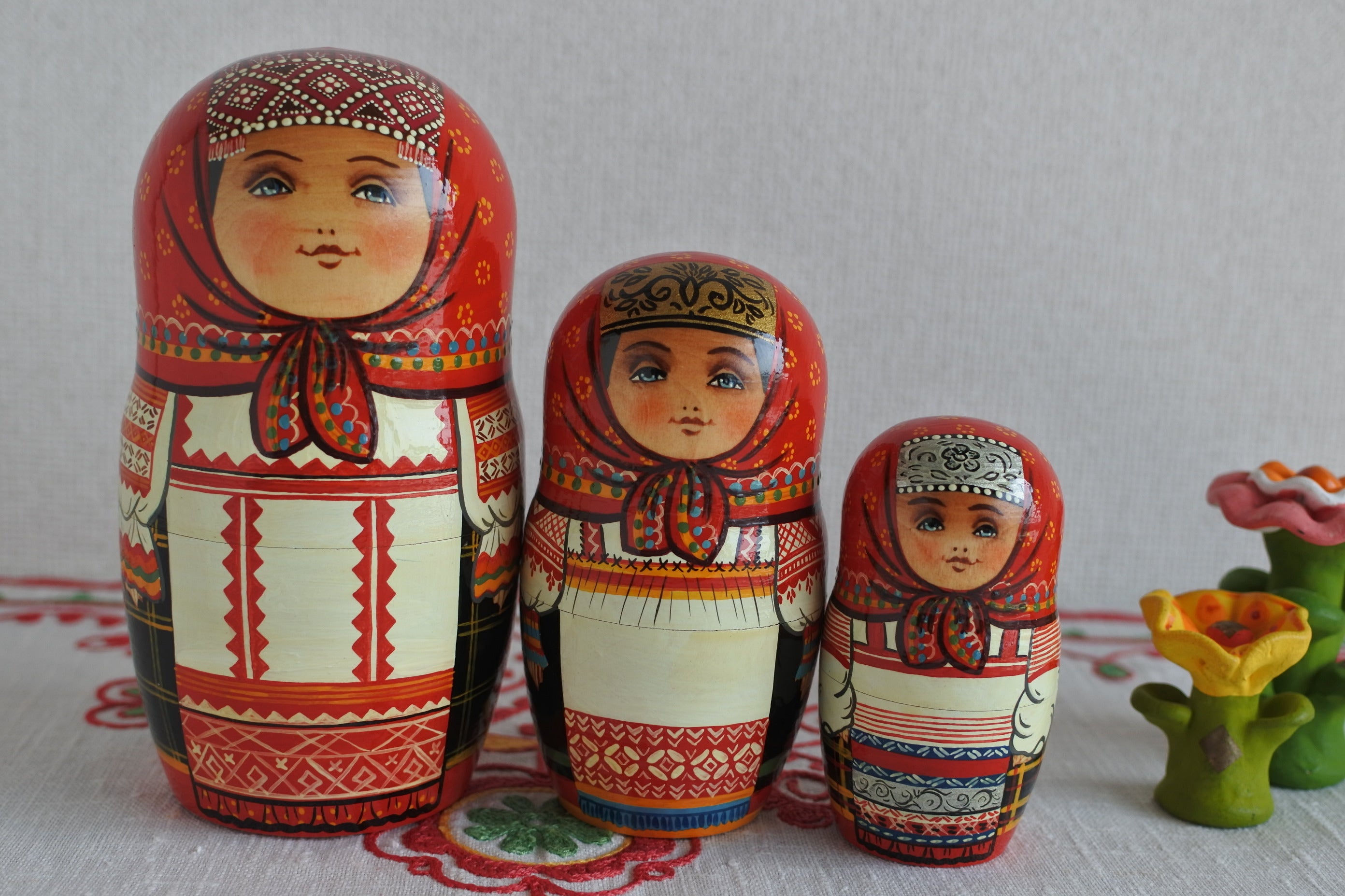 秋の感謝セール♪ロシア雑貨☆民俗衣装起き上がりこぼし『バラライカ』マトリョーシカ ロシア雑貨店マリンカ / イネッサ・マディヤノワ