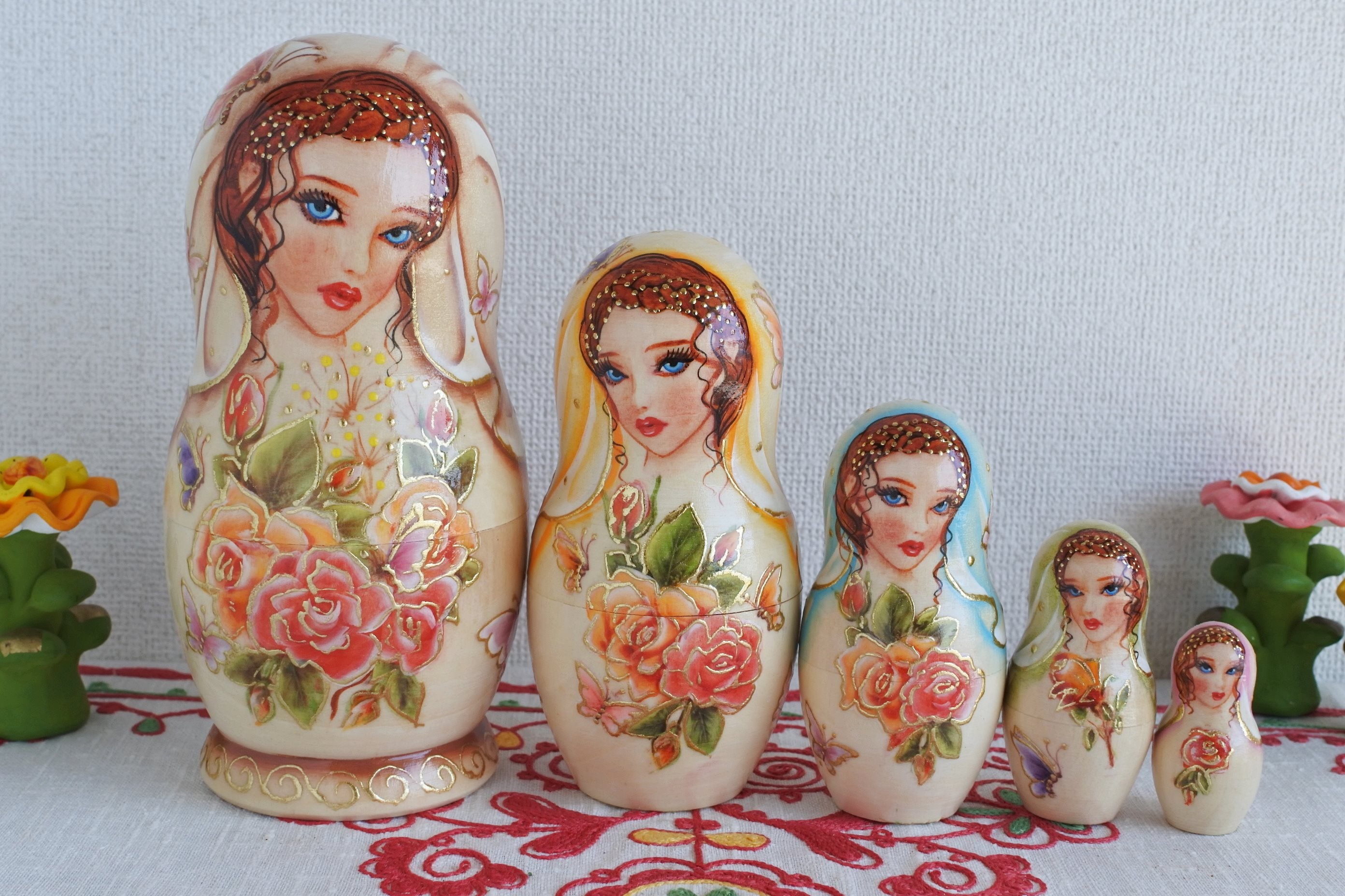 ロシア民芸品 マトリョーシカ 3ピース 4ピース 5ピース ロシア民話