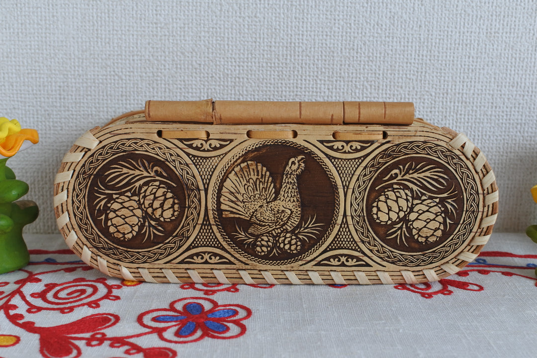 白樺細工ベレスタのボックス　シベリア杉の実とライチョウ