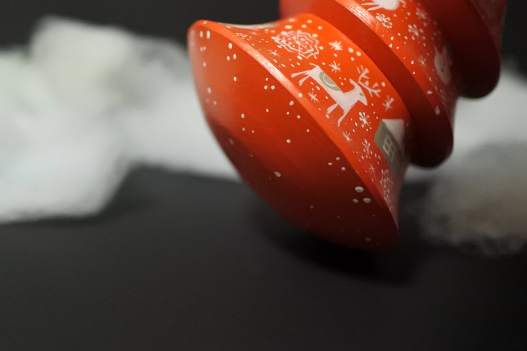エレナ・カルポワのクリスマス　クリスマスの起き上がりこぼし　赤いツリー