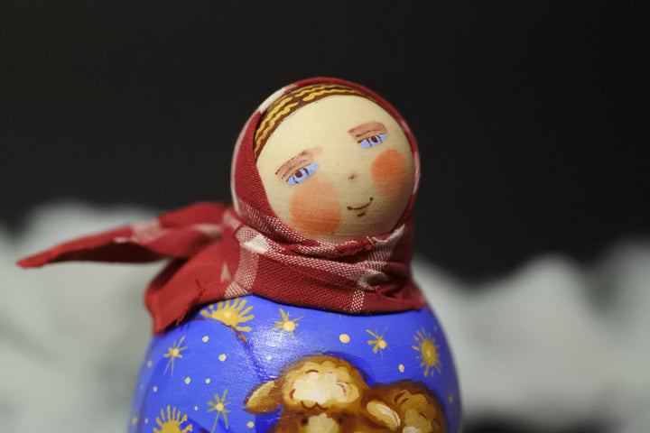 エレナ・カルポワのクリスマス　赤いプラトークの起き上がりこぼし