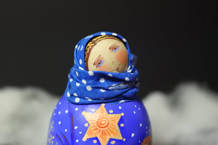 エレナ・カルポワのクリスマス　青いプラトークの起き上がりこぼし
