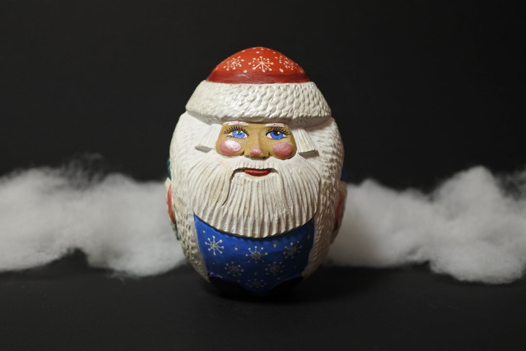 ロシアのクリスマス　木彫りの人形　冬の使者ジェドマロース　