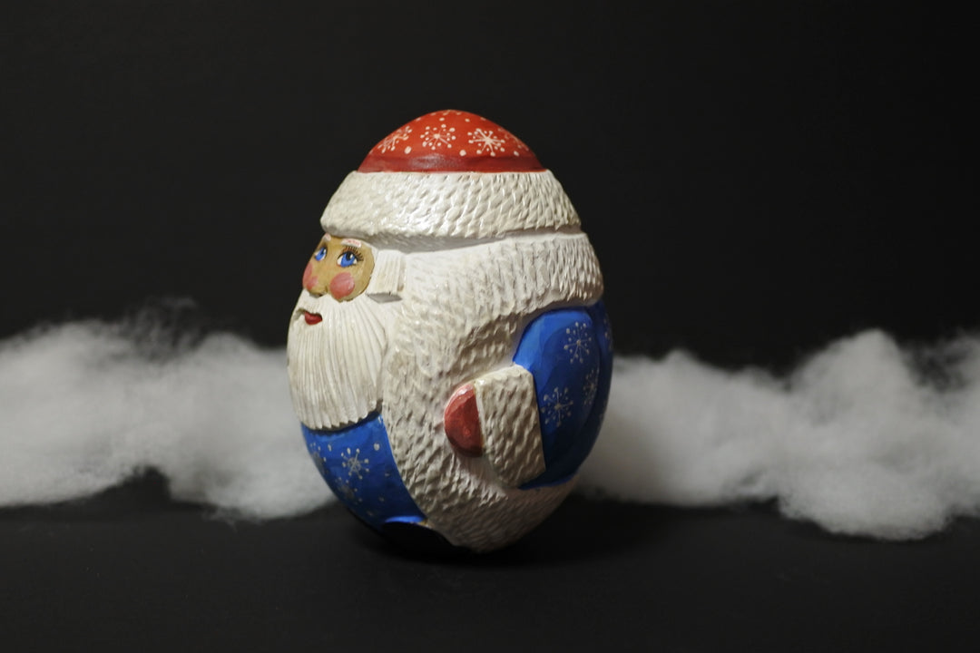 ロシアのクリスマス　木彫りの人形　冬の使者ジェドマロース　