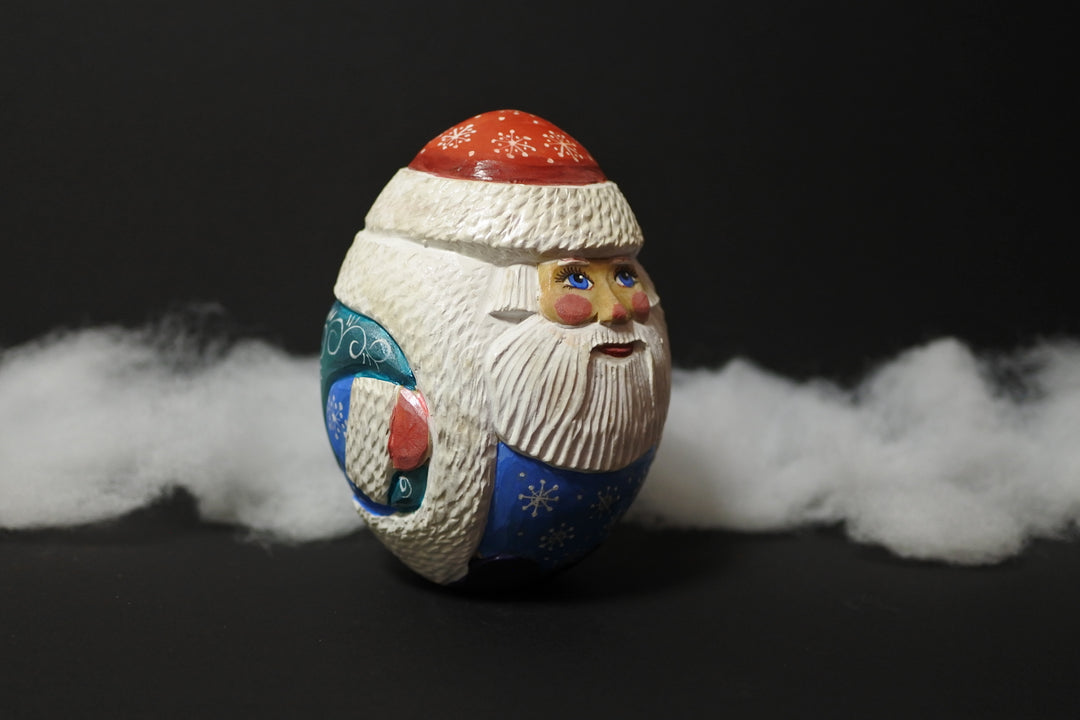 ロシアのクリスマス　木彫りの人形　冬の使者ジェドマロース　