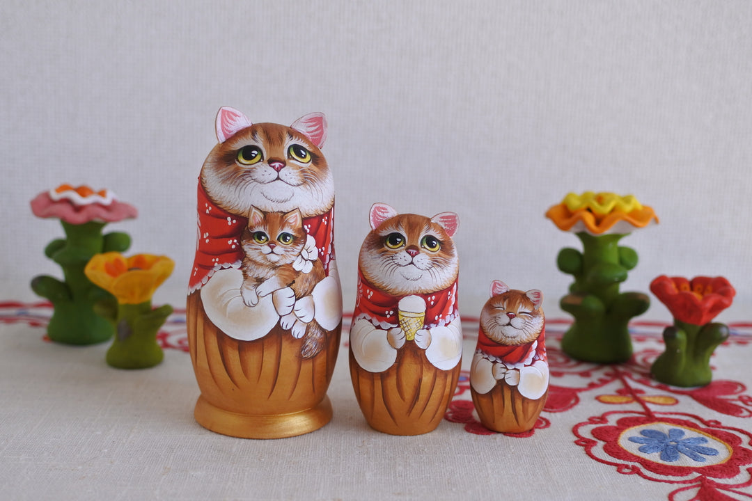マリア・リューチコワの猫マトリョーシカ　ペルミで暮らす猫　3P
