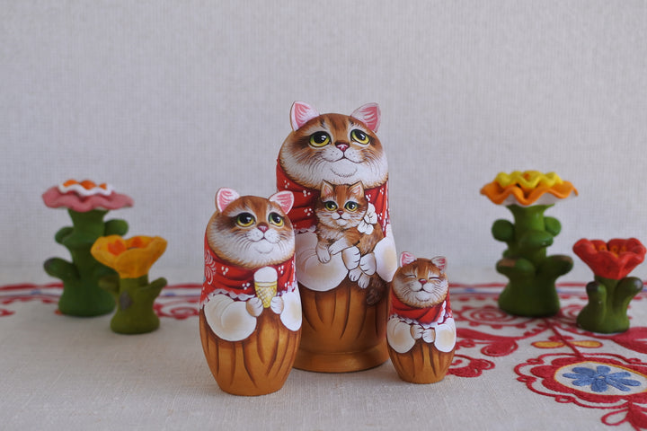 マリア・リューチコワの猫マトリョーシカ　ペルミで暮らす猫　3P