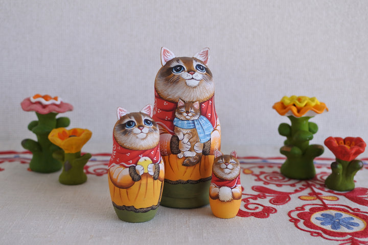 マリア・リューチコワの猫マトリョーシカ　ムールマンスクで暮らす猫　3P