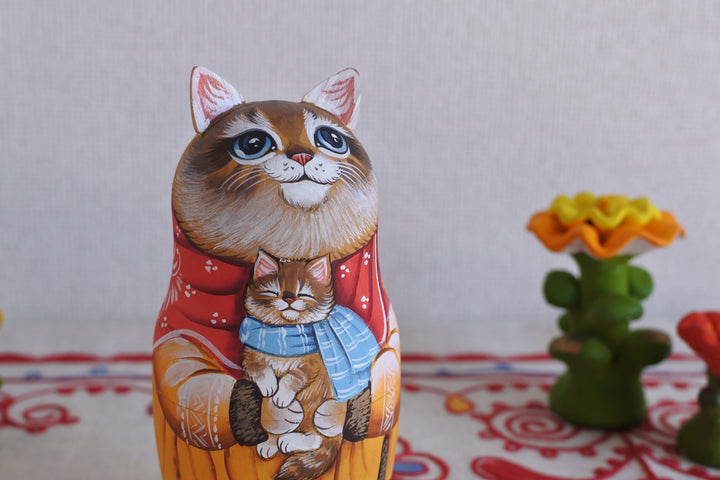 マリア・リューチコワの猫マトリョーシカ　ムールマンスクで暮らす猫　3P