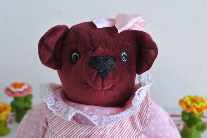 ナターリャ・ウリヤーノワのテディベア　ピンクドレスの女の子のクマ