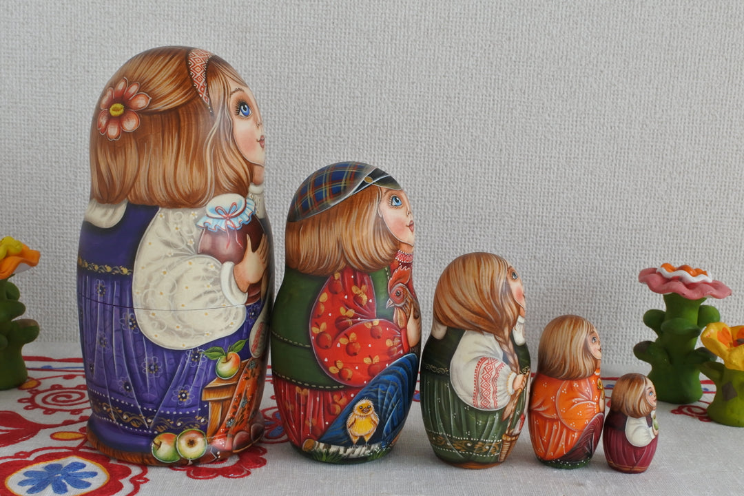 タチアナ・イワノワのマトリョーシカ　りんごの収穫　5P