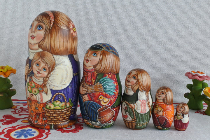 タチアナ・イワノワのマトリョーシカ　りんごの収穫　5P