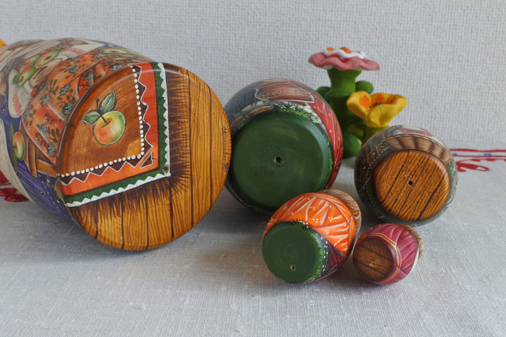 タチアナ・イワノワのマトリョーシカ　りんごの収穫　5P