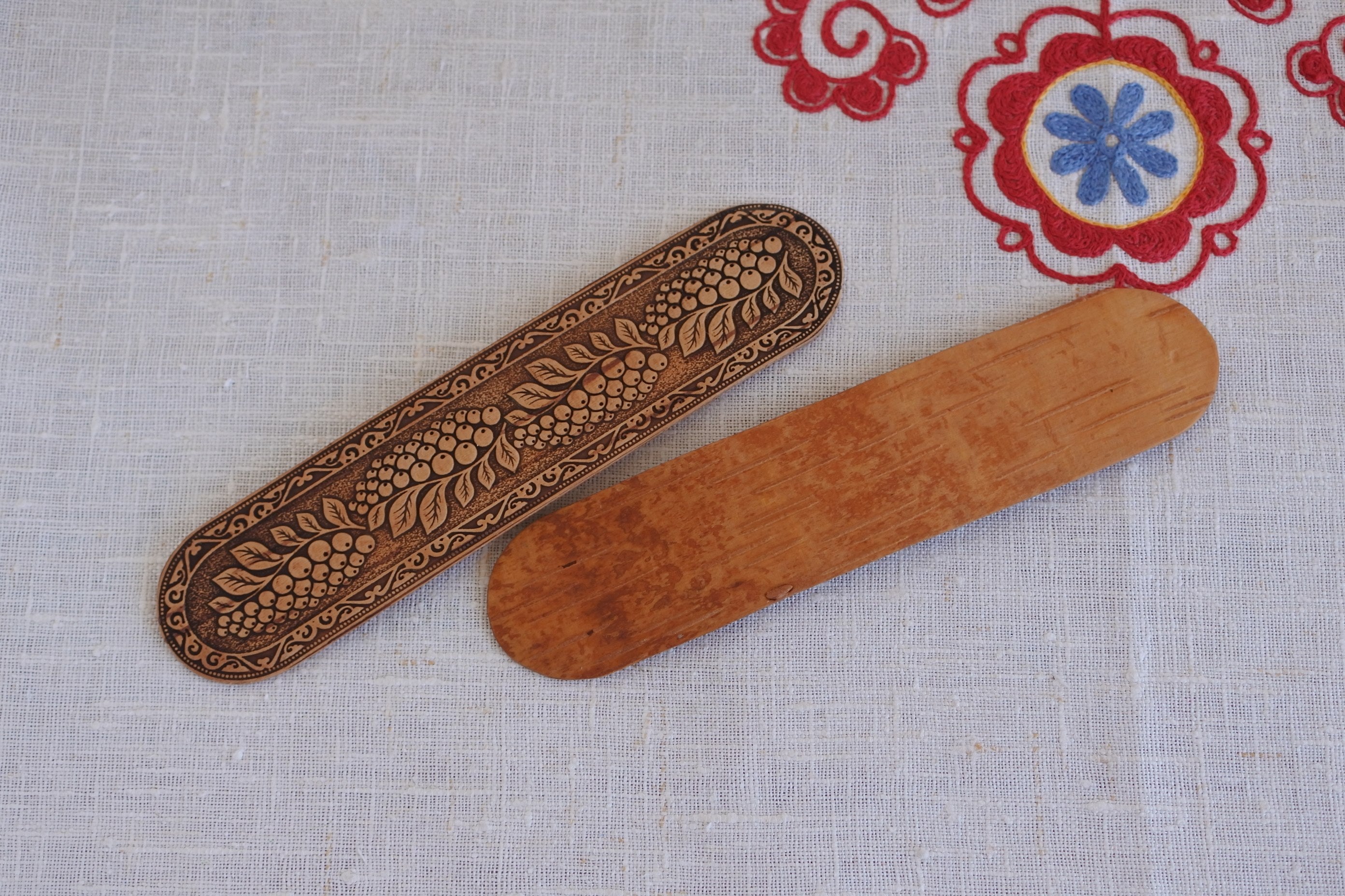 ロシア ハバロフスクの伝統工芸品 木製の入れ物 白樺 白樺の木の皮で作ったロシアの小物入れ | ほんのむし堂