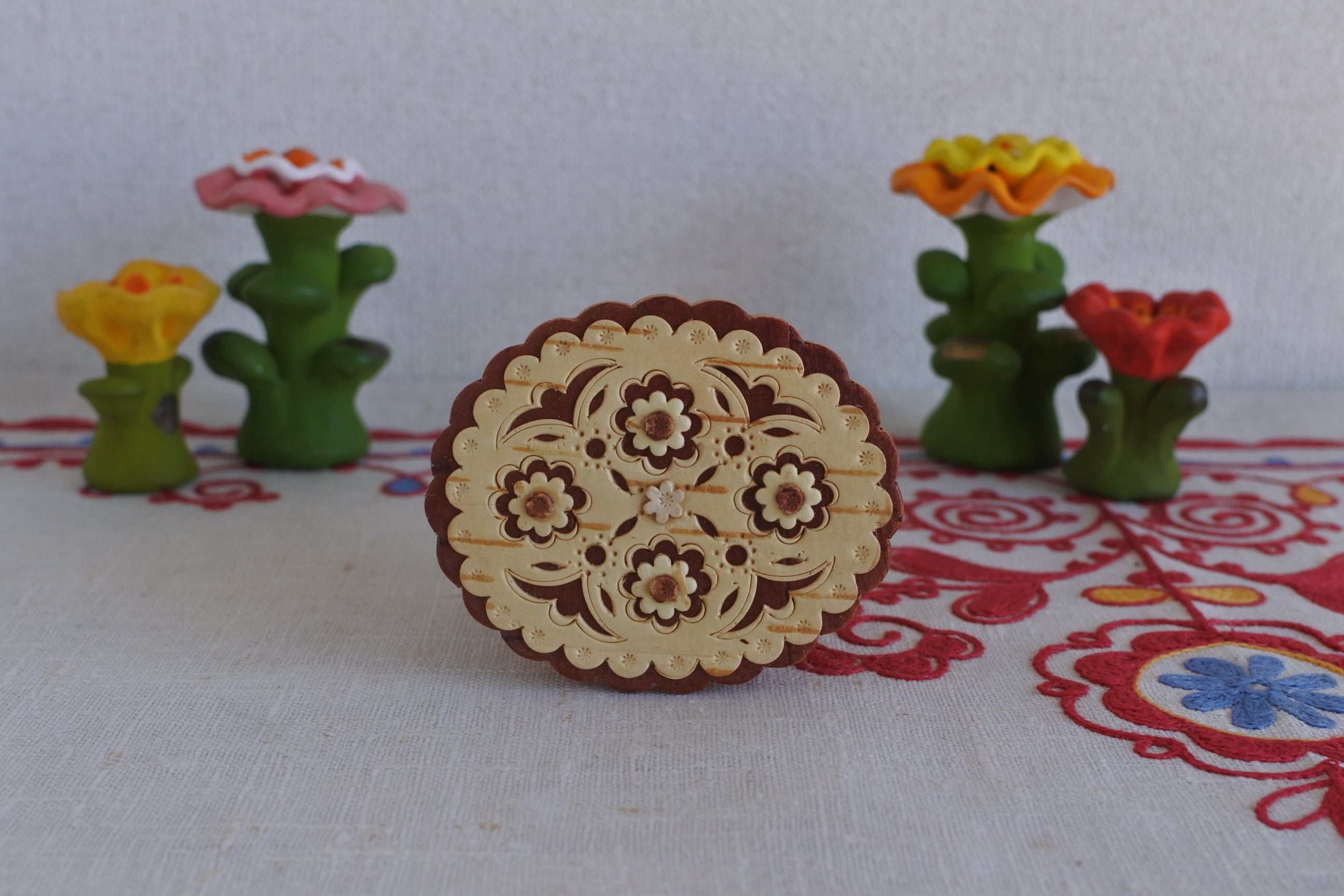 【未使用】ロシア 伝統工芸品 ベレスタ 小物入れ　白樺　北欧雑貨　民芸品　小箱 白樺細工ベレスタ ボックス 小箱 ライチョウ シベリア杉の実