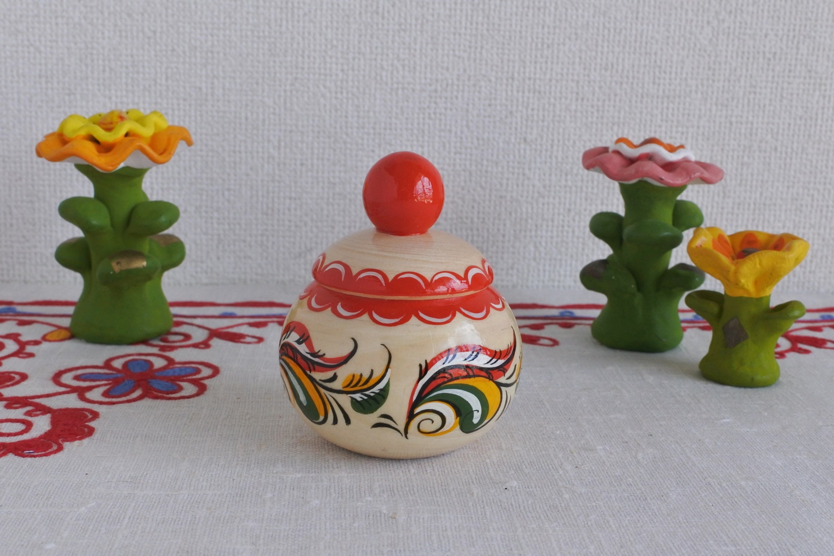 アルハンゲリスクの民芸 ロシア北方民芸 木箱 刺繍 リネン 白樺 幸せの