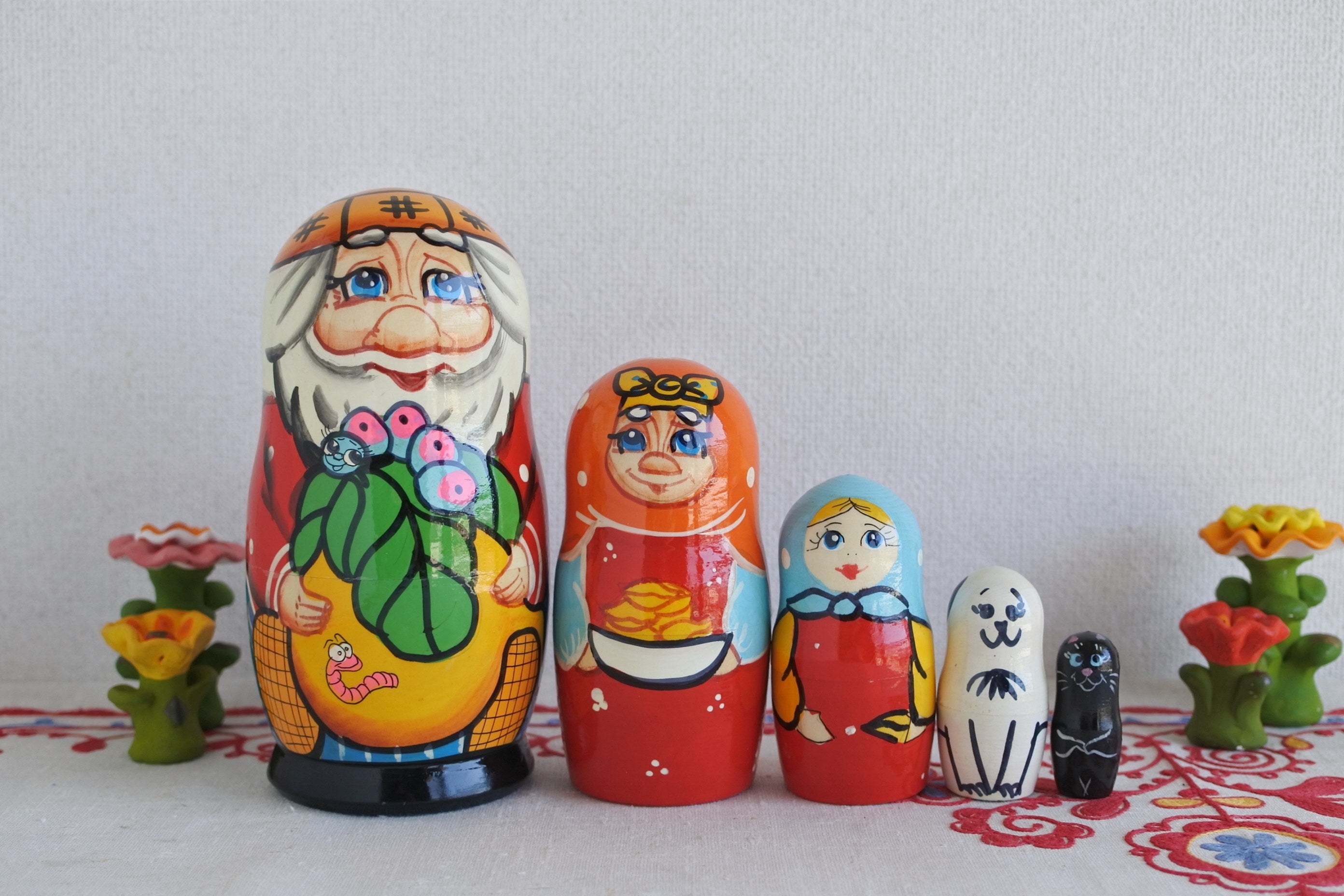 【民芸品】マトリョーシカ　ロシア人形　歴代大統領　民芸品（★美品★） ロシア民芸品 レトロなマトリョーシカ 歴代大統領 (ゴルバチョフ
