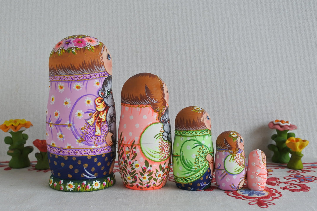 リディヤ・ヴィシュニャフスカのマトリョーシカ　ジューコフ家の猫　5P